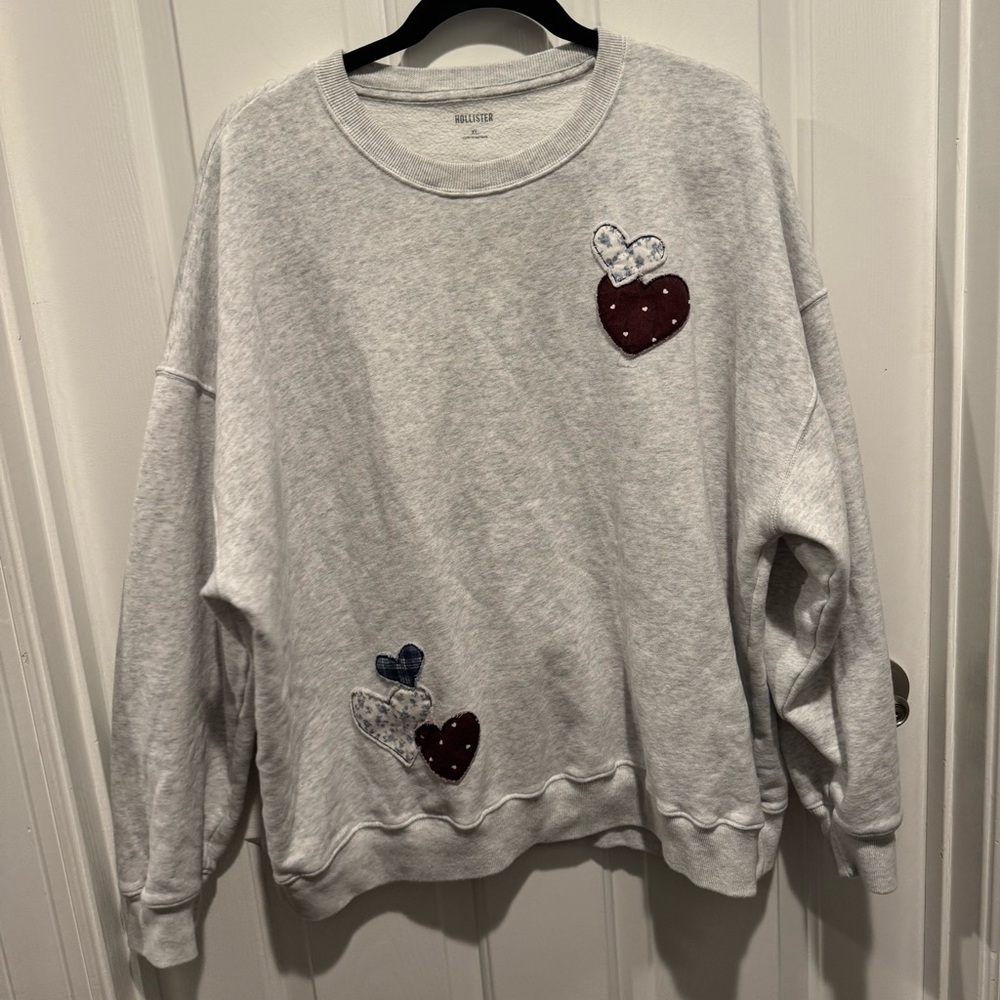Hollister Light Gray Crewneck Sweatshirt with Heart Patches Size XL
